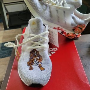 Adidas Ultraboost DNA size 8.5 mens